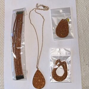 New Necklace, earrings and bracelet!